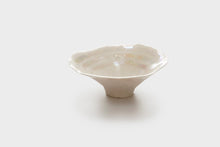 Load image into Gallery viewer, Mother of Pearl Pinch Pot