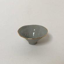 Load image into Gallery viewer, Grey Gold Pinch Pot